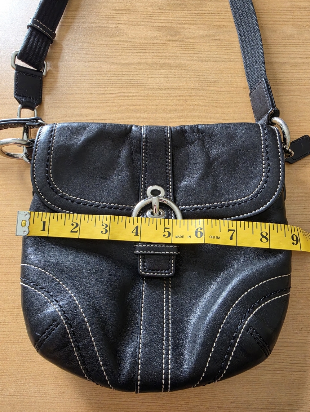Coach Soho Black Leather Flap Bag Contrast Stitch Turnlock Y2K - Picture 10 of 12